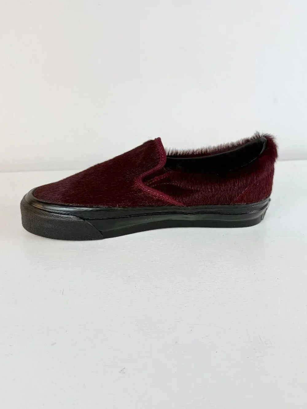 M5.5 W7 - Vans Classic Slip-On 98 LX Pony Hair Burgundy Black